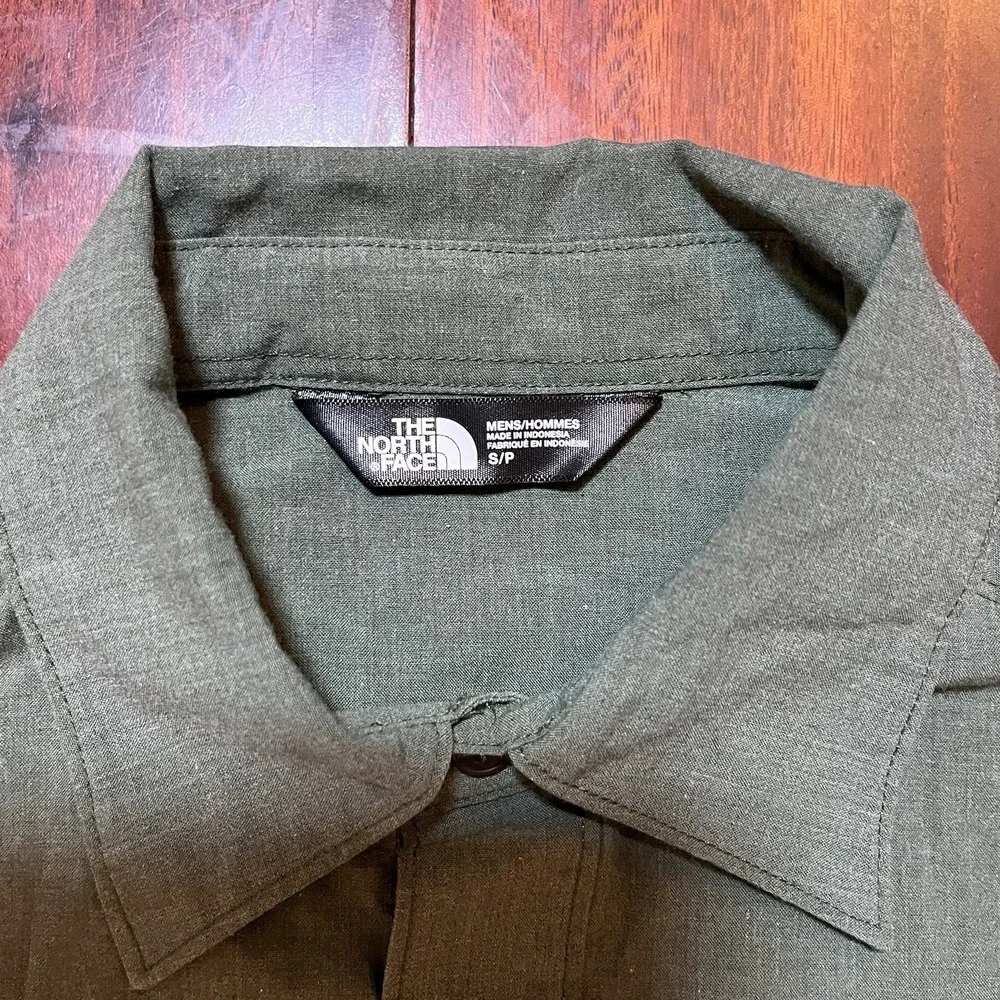 The North Face Shirt Mens Small Olive Green Short Sleeve Button Up Casual Preppy